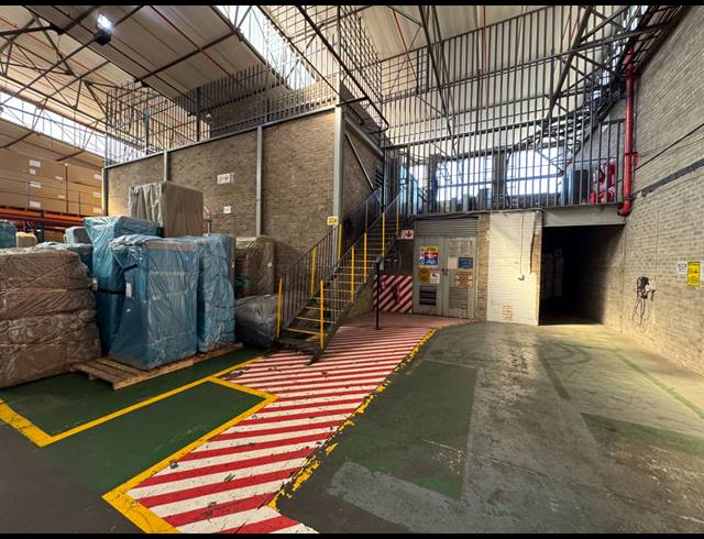 19,360M² WAREHOUSE FOR SALE IN STORMILL